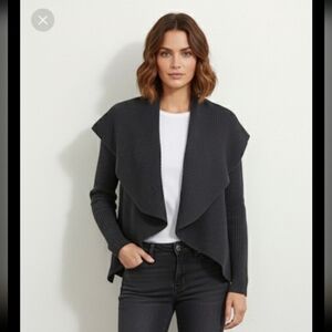 Laurie b. Black Cardigan / Sweater Small